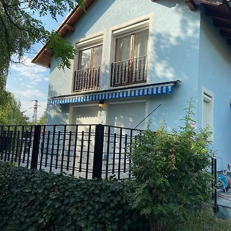 Kekhaz Apartman Apartment