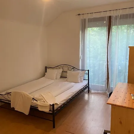 Apartment Kekhaz Apartman